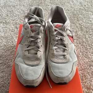 Nike Venture Runner sneakers